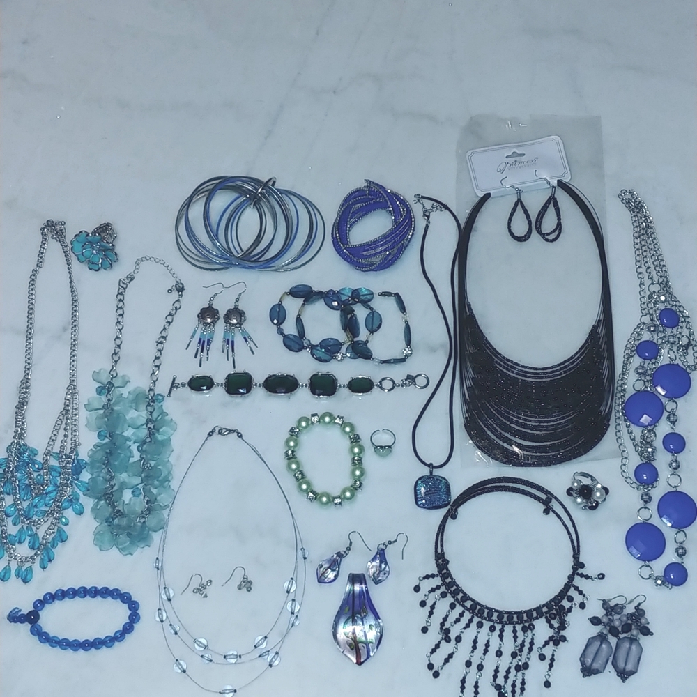 Jewelry Lot **24** pieces